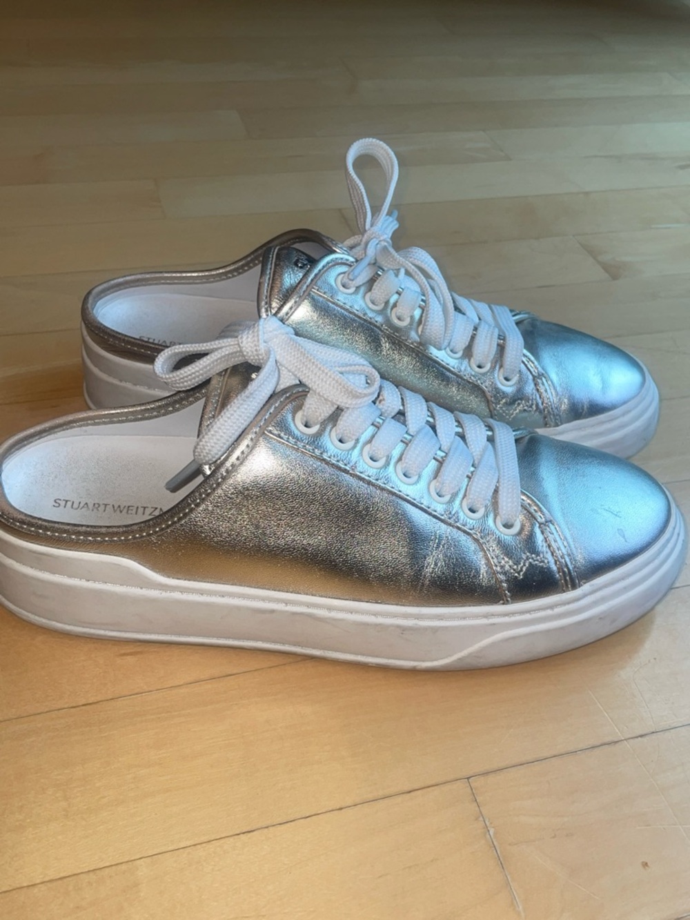 Stuart Weisman metallic gold mule sneaker Size 7